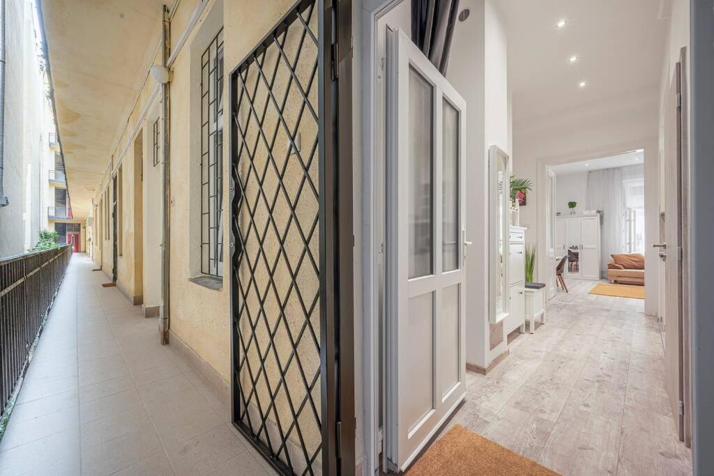 Dual 2br Comfort Escape With 2 Bathroom By Nw Apartment Budapest