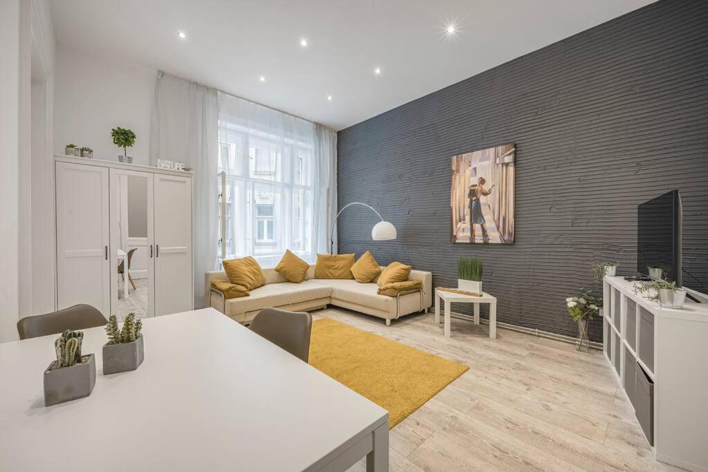 Dual 2br Comfort Escape With 2 Bathroom By Nw Apartment Budapest